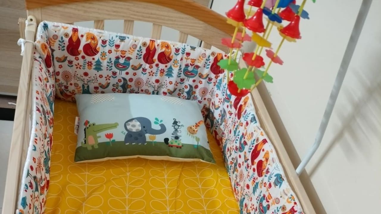 Side‑bed mode reduces night‑time movement and helps recovering mums.