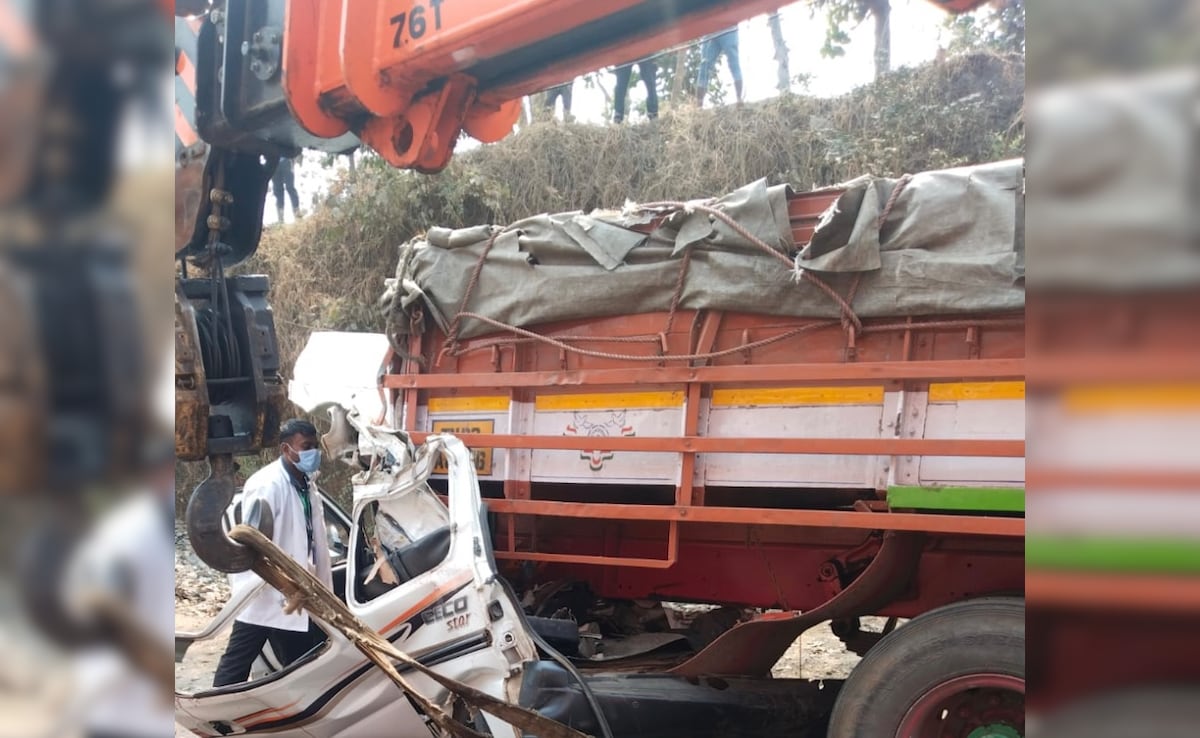 7 Dead In Car-Truck Collision On Hilly Road In Gujarat's Vaslad: Cops