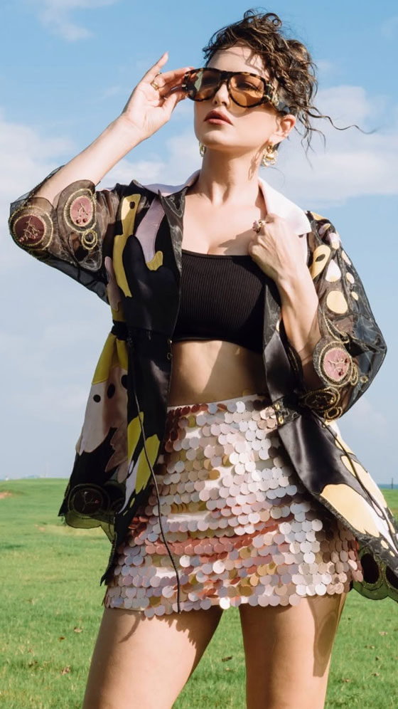 Sunny Leone Nails the Perfect Daytime Sparkle Fit