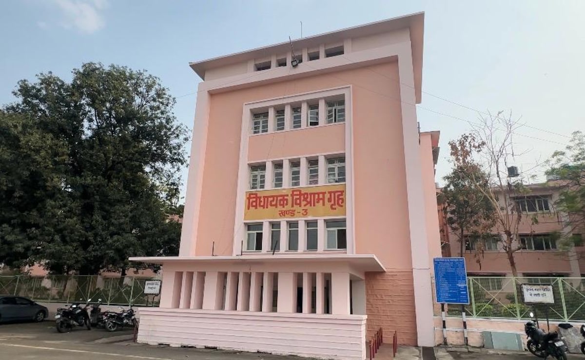 Missing MLA Pradeep Patel: विधायक विश्राम गृह में भी परिवार किसी से मिलता नहीं है. जरुरत का समान भी ऑनलाइन ही मंगाया जाता है.