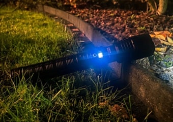 दुनिया की 10000mAh बैटरी वाली टॉर्च, 2500 लुमेन तक फ्लैशलाइट के साथ भयंकर सर्दी में करेगी काम