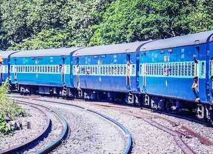 Holi Special Train:  यूपी-बिहार वालों के लिए खुशखबरी, होली पर चलेंगी 'फेस्टिवल स्पेशल' ट्रेनें, यहां देखें पूर