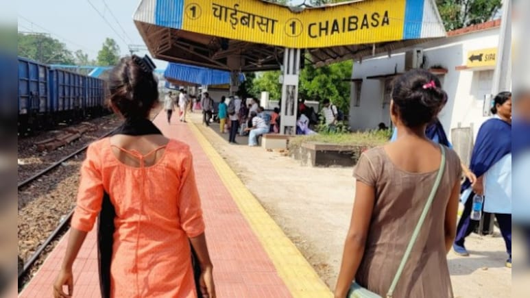 गोद में था बच्&zwj;चा, भीड़ ने केरोसिन डाल लगा दी आग... झारखंड में महिला को एक साल के मासूम संग जिंदा जलाया