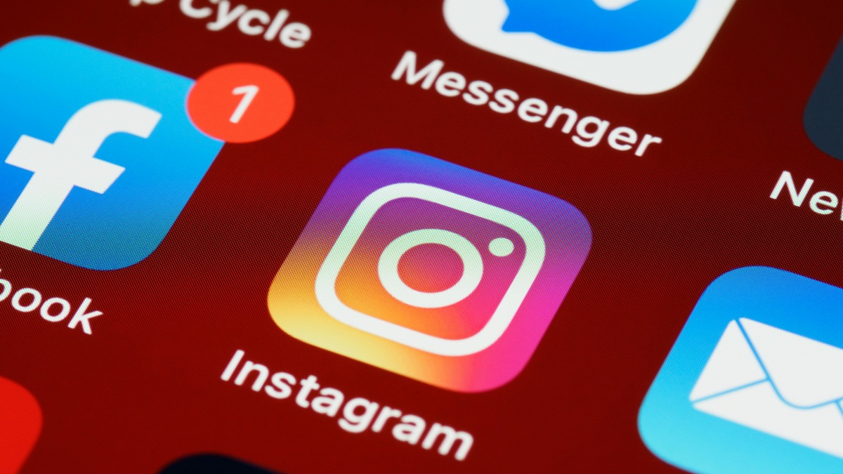 आपका डाटा हो रहा है Facebook और Instagram के साथ शेयर, जानें इसे कैसे रोकें