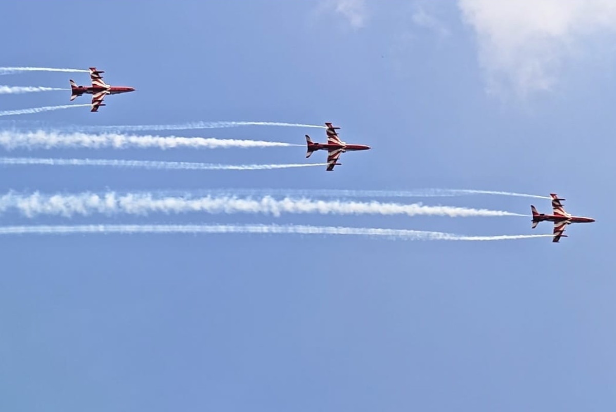 जयपुर में वायुसेना का एयर शो आज, शहरवासियों को पायलट का मैसेज- आसमान में मुझे ढूंढ कर दिखाओ