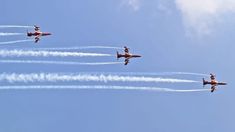 जयपुर में वायुसेना का एयर शो आज, शहरवासियों को पायलट का मैसेज- आसमान में मुझे ढूंढ कर दिखाओ