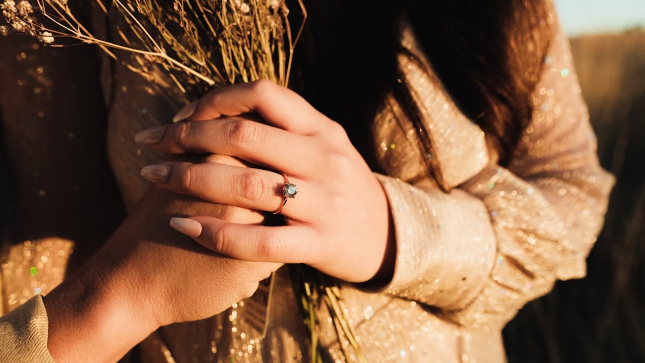 What Is A Promise Ring And How To Choose One What Is A Promise Ring And How To Choose One