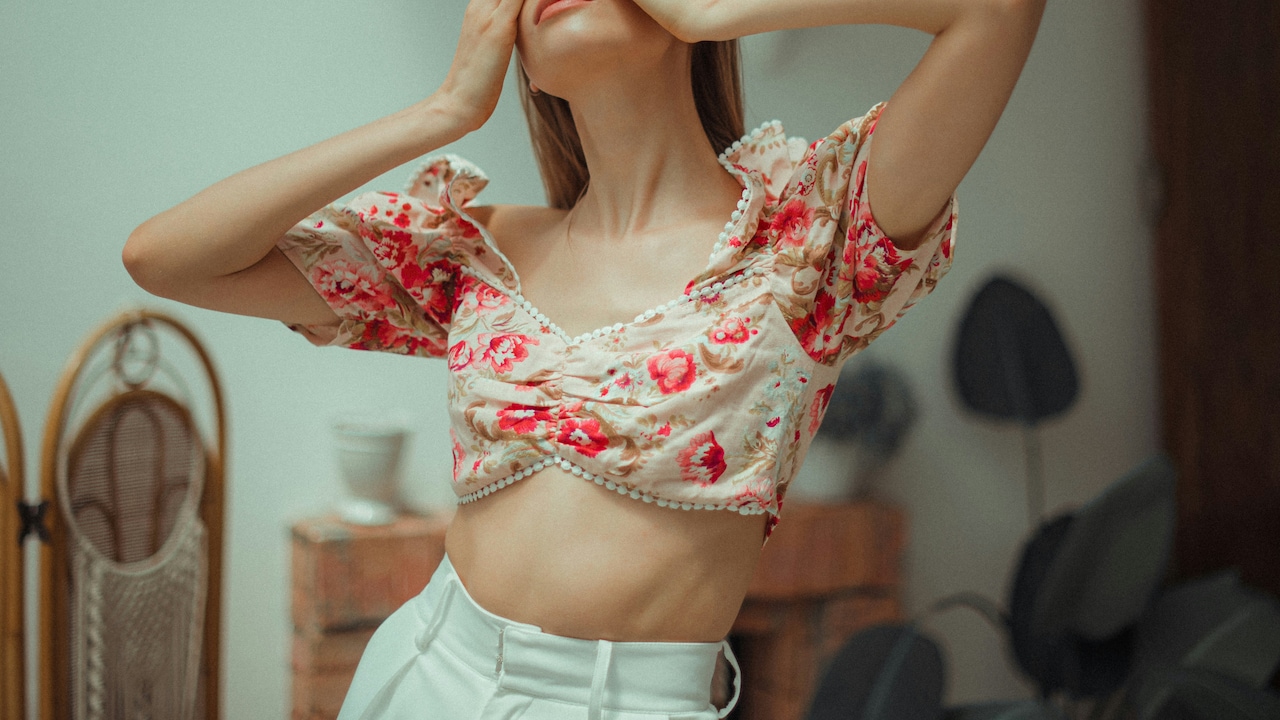 Blouse Over Skirt: The Unexpected Piece That Truly Decides Your Outfits All-Day Comfort