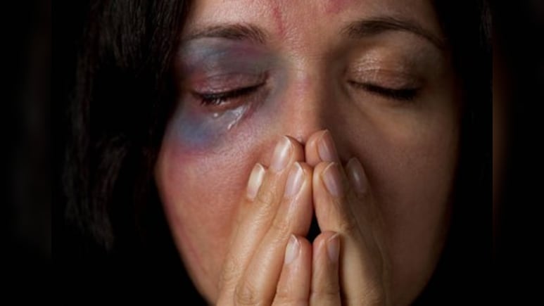 इस देश में पत्नियों को पीटना अब जुर्म नहीं, क्या अब घर भी बना कैदखाना!