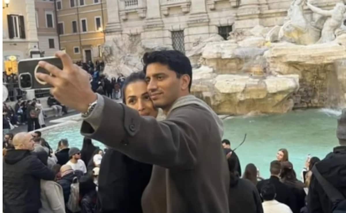 मलाइका अरोड़ा-हर्ष मेहता की रोमांटिक वैलेंटाइन सेल्फी वायरल! इटली में 19 साल छोटे हीरा कारोबारी के साथ मनाया प्यार का त्योहार