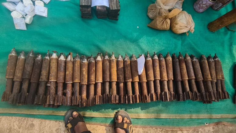 Naxalite Weapons: नक्सलियों के पास हथियार कहां से आते हैं? बस्तर में अचानक खुल गया सबसे बड़ा राज