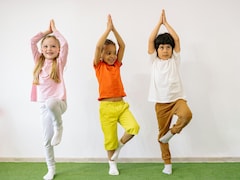 नन्हें-मुन्हें बच्चों की ग्रोथ और दिमागी विकास के लिए बेस्ट हैं ये 3 योगासन, करने में हैं  आसान और मज़ेदार