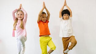 नन्हें-मुन्हें बच्चों की ग्रोथ और दिमागी विकास के लिए बेस्ट हैं ये 3 योगासन, करने में हैं  आसान और मज़ेदार