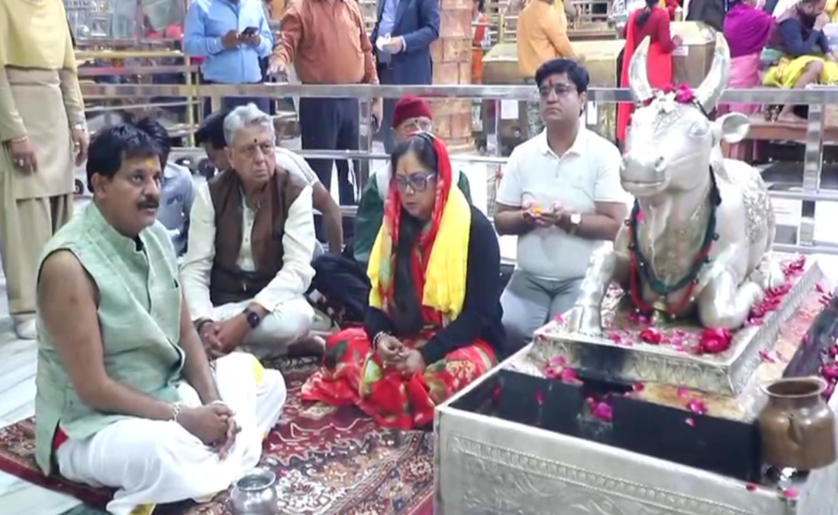 Mahakal Temple VIP Visit: महाकाल की शरण में राजस्थान की पूर्व CM वसुंधरा राजे, कहा- बाबा महाकाल से...