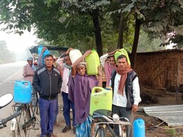 3 KM दूर जाने पर बुझती है प्यास, बिहार के इस गांव में लोग नल से महरूम, कागजों में दावे