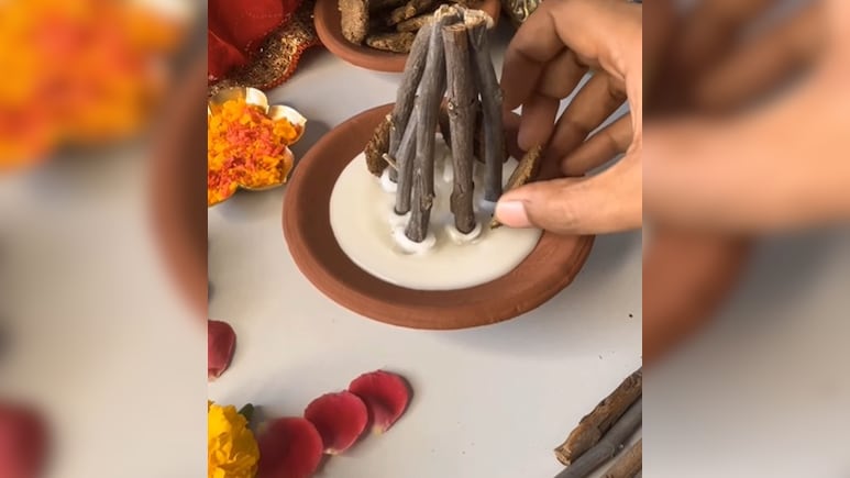 Holika Dahan 2026: होलिका दहन पर बाहर जाकर नहीं कर पा रहे हैं पूजा, घर पर बनाएं खुद की होलिका, नेगटिवटी होगी दूर