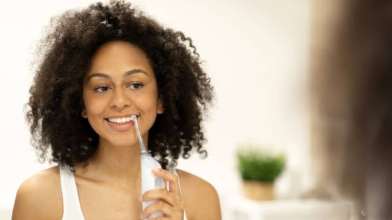 Do Water Flossers Improve Gum Health? Dentist-Backed Truth And How To Use Them.