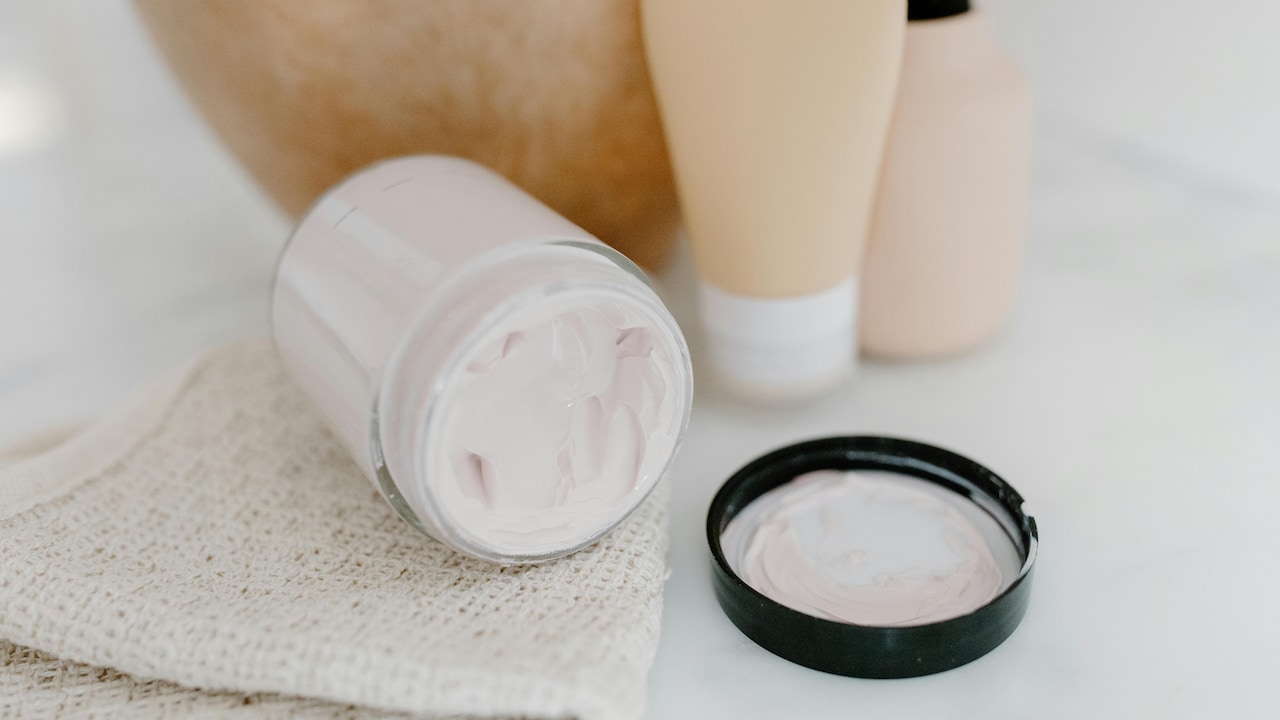 Best SPF Moisturisers: 2-in-1 Protection for Hydration and Sun Safety Under ₹800