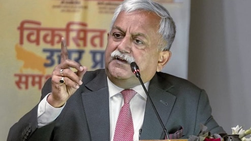 CM योगी के सबसे भरोसेमंद IAS कौन हैं? जिनका चौथी बार रोका रिटायरमेंट, क्यों मिला 1 साल का एक्सटेंशन