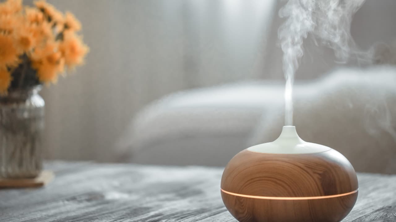 Cool Mist Or Warm Mist Humidifier? What Works Better In Air-Conditioned Rooms And Check Top 5 Picks.