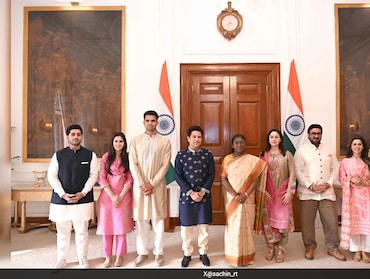राष्ट्रपति द्रौपदी मुर्मू, पीएम मोदी, अमित शाह, राहुल गांधी से मिले सचिन तेंदुलकर, दिया अर्जुन की शादी का दिया न्योता