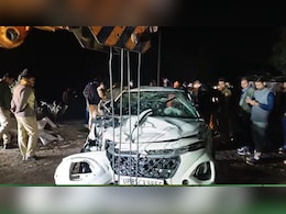 मथुरा: घुप्&zwj;प अंधेरा, खतरनाक मोड़, तेज रफ्तार! रजबहा में गिरी कार और काल के गाल में समा गए 4 युवक