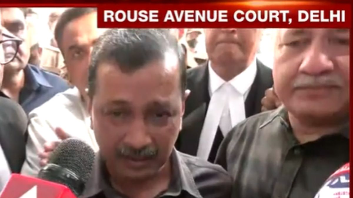 Arvind Kejriwal Breaks Down After Court Relief, Manish Sisodia Consoles Him