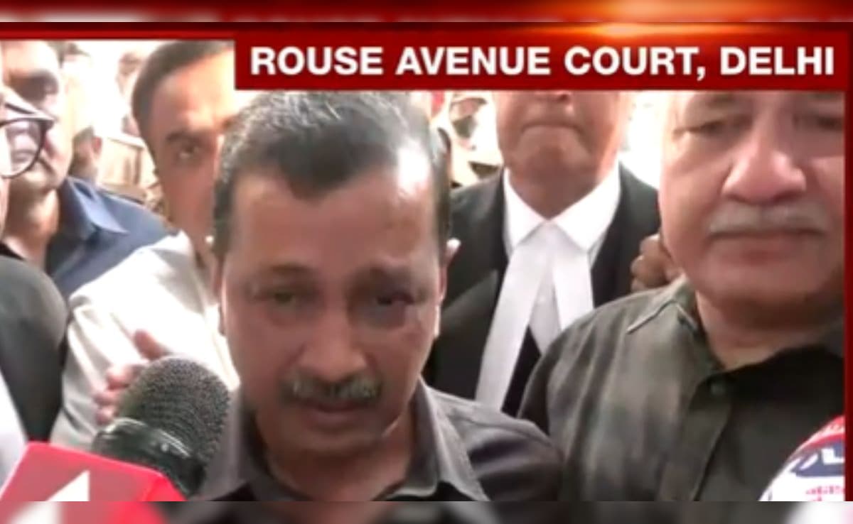Arvind Kejriwal Breaks Down After Court Relief, Manish Sisodia Consoles Him