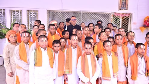 UP में ब्राह्मण राजनीति पर घमासान: शंकराचार्य विवाद के बाद डिप्टी CM ब्रजेश पाठक ने 101 बटुकों को बुलाकर किया सम्मान