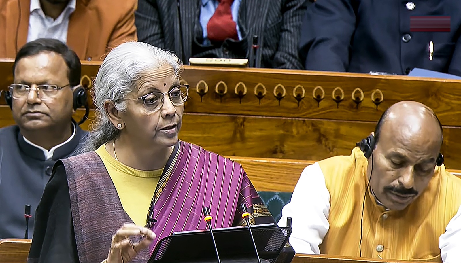 Union Budget 2026: टियर‑2 और टियर‑3 शहरों में नए टेक्सटाइल पार्क, MSME के लिए 12,000 करोड़ का पैकेज