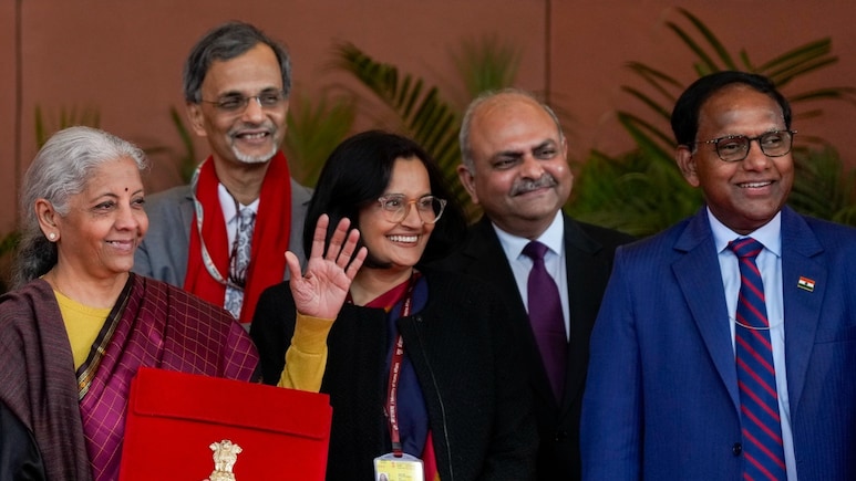 Budget 2026: खादी को बढ़ावा देने के लिए महात्मा गांधी ग्राम स्वरोजगार योजना शुरू होगी, कैसे और किसे फायदा होगा?