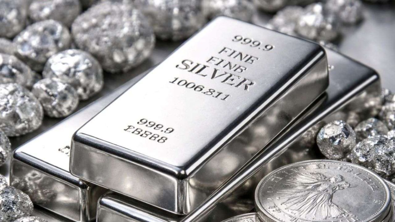 Silver Price Crash: अरे... आधी रात 11 हजार सस्ती हुई चांदी, खरीदने वालों की मौज ही मौज