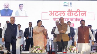 अब 71 केंद्रों पर महज ₹5 में मिलेगा भरपेट भोजन... दिल्ली में 25 नई अटल कैंटीनों का शुभारंभ