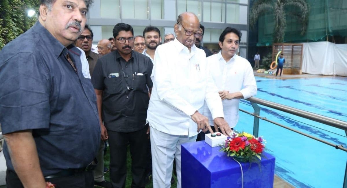 शरद के हाथ में सियासत का बटन शरद के हाथ में सियासत का बटन