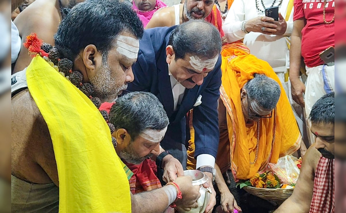 गौतम अदाणी ने बैद्यनाथ धाम में किया जलाभिषेक, बोले- बाबा से पूरे देश की सुख, शांति और समृद्धि के लिए प्रार्थना की