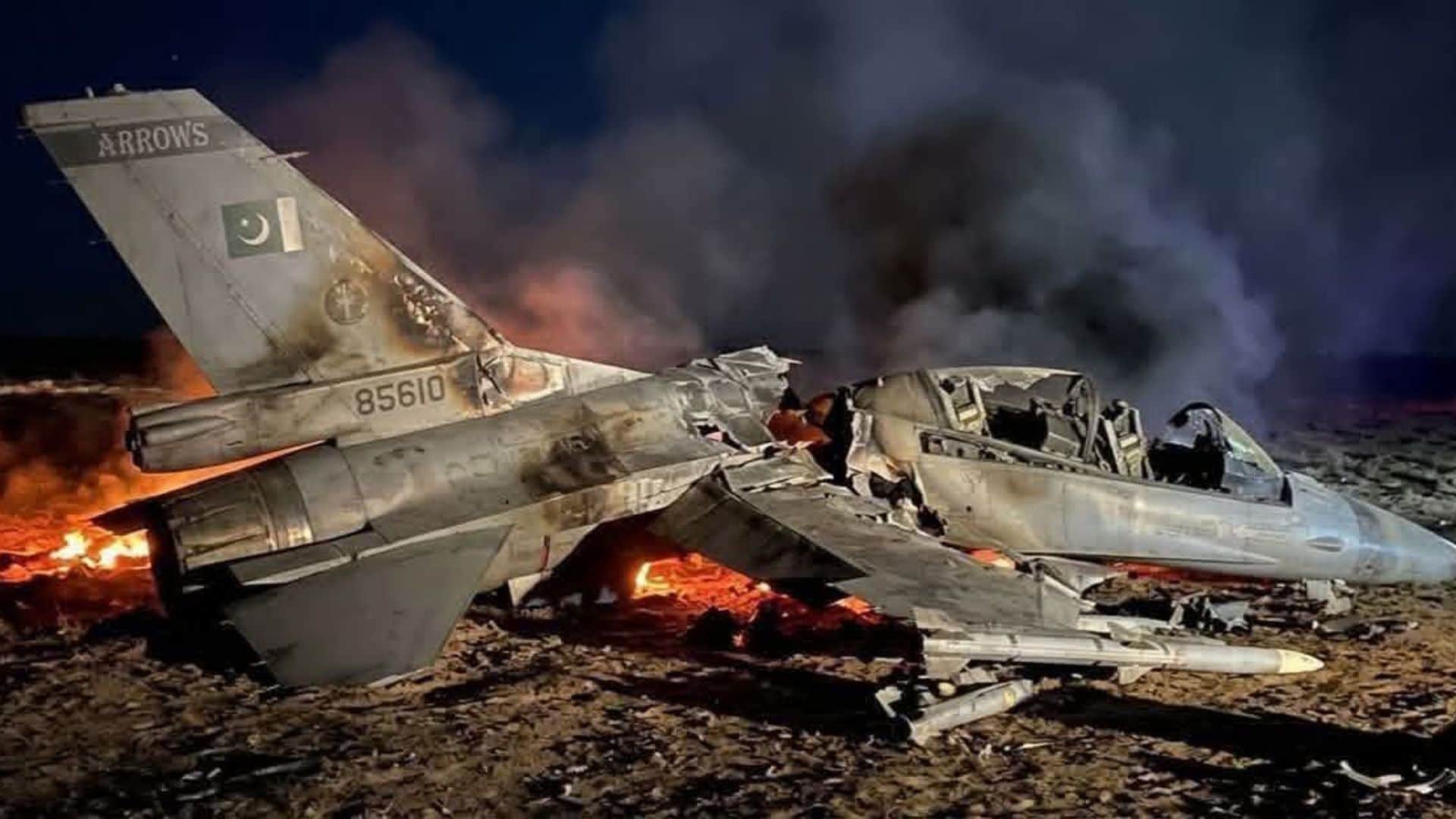 मुनीर का F-16 लड़ाकू विमान मार गिराया! तालिबान का 15 चौकियों पर कब्जा और 55 पाक सैनिक मारने का भी दावा