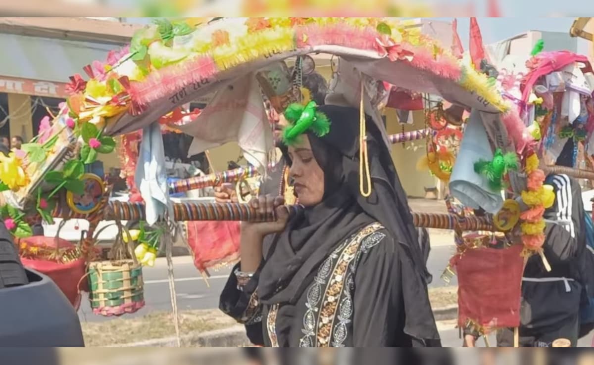 बुर्के में कांवड़ लेकर चली संभल की तमन्ना, आस्था ने जोड़ी दिलों की डोर, लगाए 'बम-बम भोले' के नारे