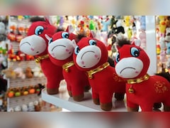 Crying Horse: चीन में ट्रेंड कर रहा है 'रोता हुआ घोड़ा', जानें क्या है इसकी कहानी, क्यों हुआ इतना वायरल