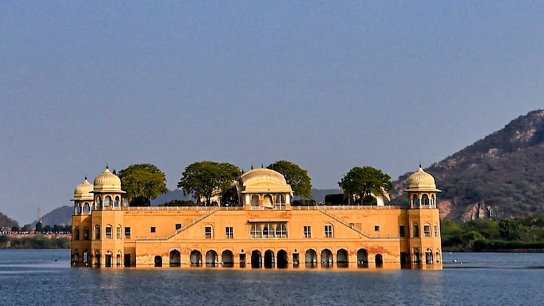 Rajasthan Weather: जयपुर से जैसलमेर तक तपने लगा राजस्थान, 48 घंटों में 3 डिग्री और बढ़ेगा तापमान, जानें आपके शहर का हाल