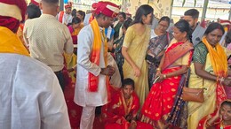 जंगल में मिले दिल, बंदूक छोड़ थामा हमसफर का हाथ... मुख्यमंत्री कन्या विवाह में सरेंडर नक्सली बावन और हिड़मे ने लिए सात फेरे