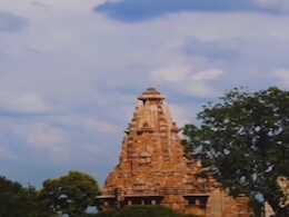 800 से ज्यादा मूर्तियां और बड़े पत्थरों को काटकर बना है खुजराहो का कंदरिया महादेव मंदिर