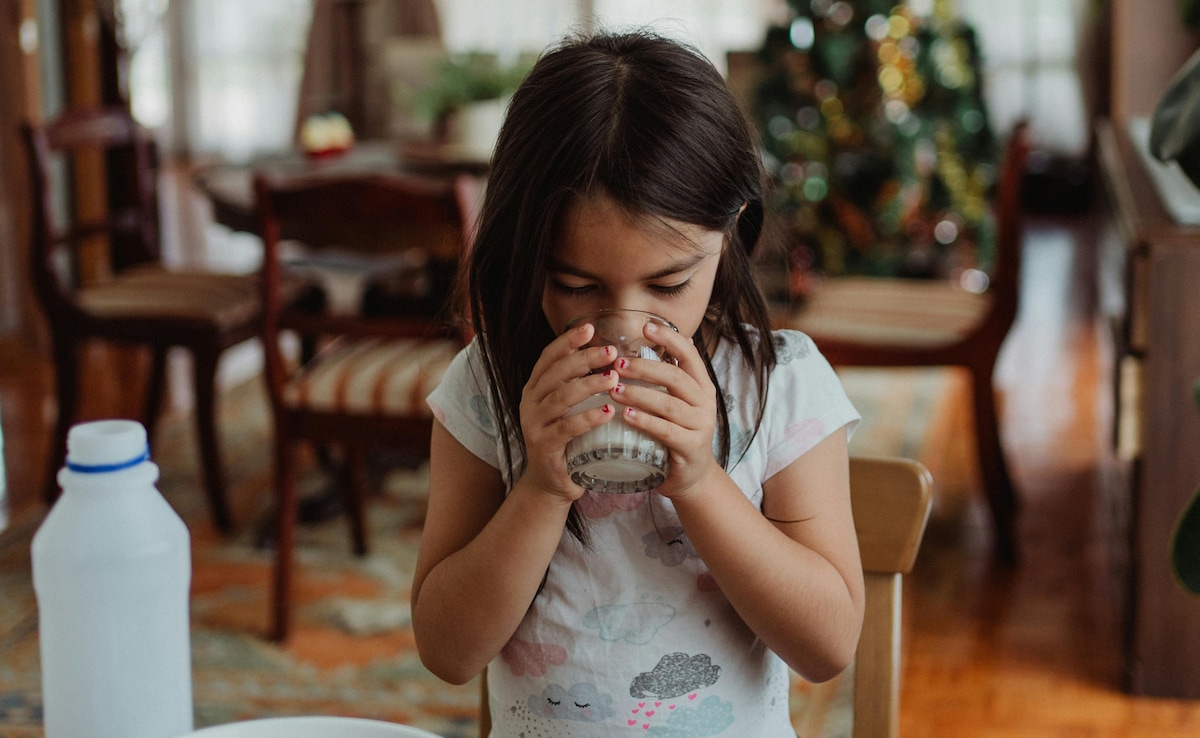 Milk Alone Is Not Enough For Your Child's Growth, Nutritionist Explains Why