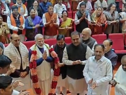 LIVE: NDA संसदीय दल की बैठक में PM मोदी का हुआ सम्मान, US संग टैरिफ डील पर सांसदों ने दी बधाई