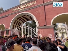 हनुमान चालीसा बनाम नमाज: लखनऊ यूनिवर्सिटी गेट पर छात्रों का हंगामा, कई हिरासत में