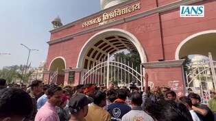 हनुमान चालीसा बनाम नमाज: लखनऊ यूनिवर्सिटी गेट पर छात्रों का हंगामा, कई हिरासत में