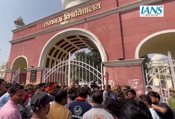 लखनऊ यूनिवर्सिटी पेपर लीक विवाद; छात्रा से अश्लील बातचीत के आरोप में प्रोफेसर हिरासत में, ऑडियो Viral