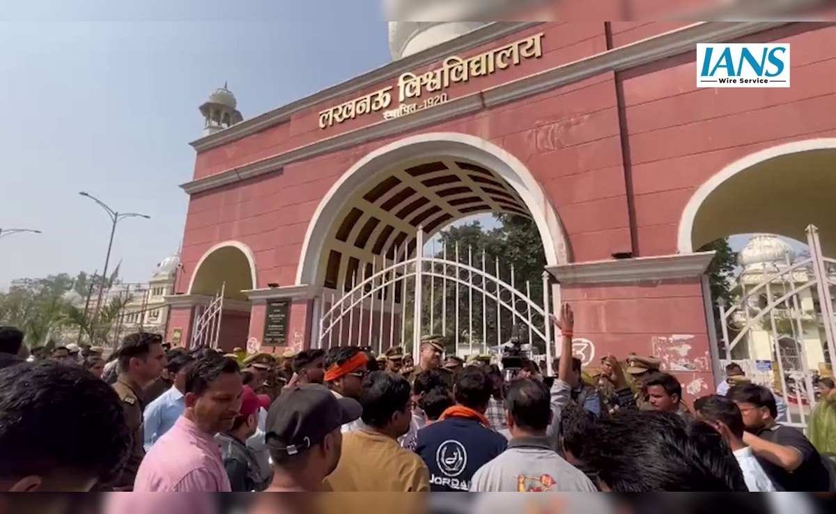 लखनऊ यूनिवर्सिटी पेपर लीक विवाद; छात्रा से अश्लील बातचीत के आरोप में प्रोफेसर हिरासत में, ऑडियो Viral