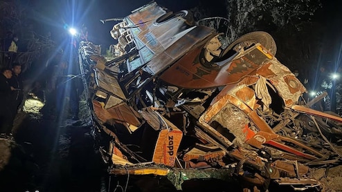7 Indian Pilgrims Dead After Bus Falls Into A Gorge In Nepal