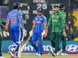 पावर प्ले में पाकिस्तान ने उतार दिए 3 स्पिनर, लेकिन रोक नहीं पाया टीम इंडिया की फिफ्टी