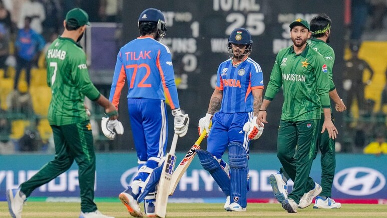पावर प्ले में पाकिस्तान ने उतार दिए 3 स्पिनर, लेकिन रोक नहीं पाया टीम इंडिया की फिफ्टी